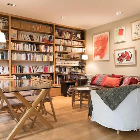 펜션 Town House, With Garden And Parking *