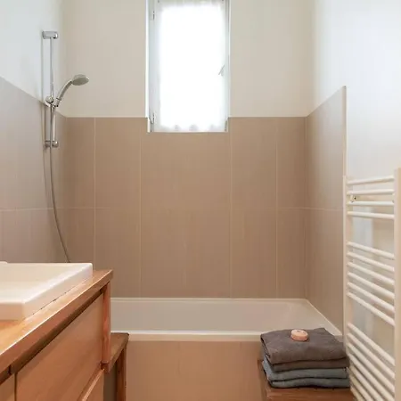 Town House, With Garden And Parking * Paris